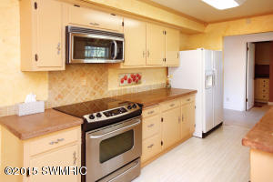 112 West St, Plainwell, MI 49080 photo 6