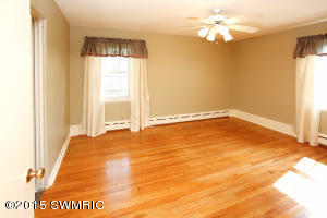 112 West St, Plainwell, MI 49080 photo 9
