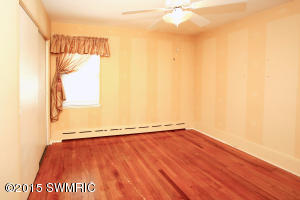 112 West St, Plainwell, MI 49080 photo 10