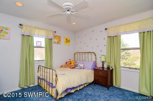 469 Adapointe Dr SE, Ada, MI 49301 photo 4