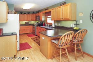 1167 N Apple Ct, Plainwell, MI 49080 photo 5