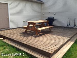 335 Pineview Dr, Belding, MI 48809 photo 4