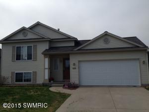 335 Pineview Dr, Belding, MI 48809 photo 1