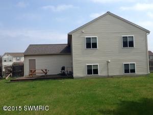 335 Pineview Dr, Belding, MI 48809 photo 2