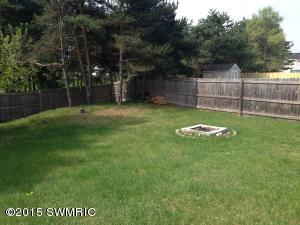 335 Pineview Dr, Belding, MI 48809 photo 6