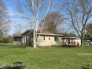 1823 N Walnut Ave, White Cloud, MI 49349 photo 1