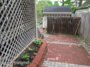 447 Maple St, Colon, MI 49040 photo 4