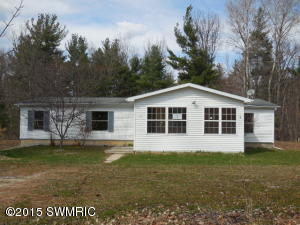 77 Maple Ridge Rd, Newaygo, MI 49337 photo 1