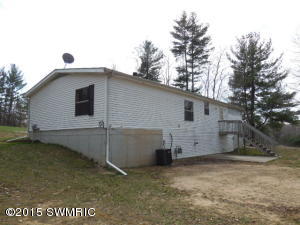 77 Maple Ridge Rd, Newaygo, MI 49337 photo 3