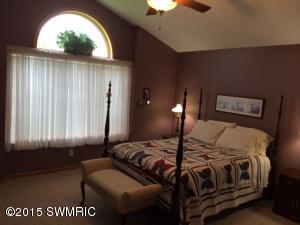 2390 Flagstone Dr, Flushing, MI 48433 photo 9