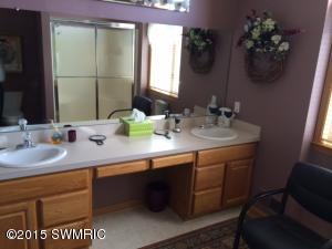 2390 Flagstone Dr, Flushing, MI 48433 photo 12