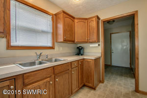 1210 Comstock Dr, Marshall, MI 49068 photo 10