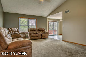 1210 Comstock Dr, Marshall, MI 49068 photo 4