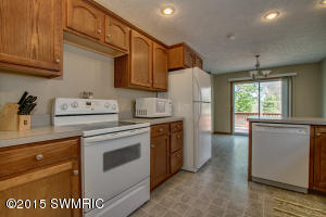 1210 Comstock Dr, Marshall, MI 49068 photo 9