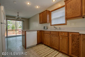 1210 Comstock Dr, Marshall, MI 49068 photo 8