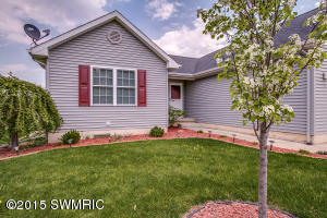 1210 Comstock Dr, Marshall, MI 49068 photo 2