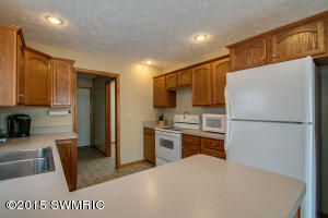 1210 Comstock Dr, Marshall, MI 49068 photo 11