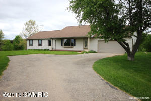 9313 Bailey Dr NE, Ada, MI 49301 photo 3