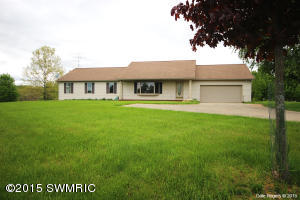 9313 Bailey Dr NE, Ada, MI 49301 photo 2