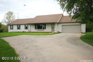 9313 Bailey Dr NE, Ada, MI 49301 photo 1