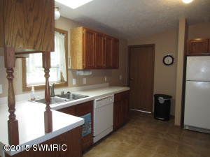 13577 S Willow Ave, Grant, MI 49327 photo 11