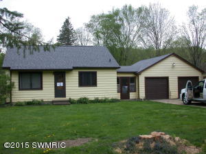 142 S 4th St, Plainwell, MI 49080 photo 1