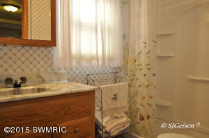 216 W Division St, Belding, MI 48809 photo 17