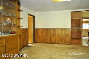 216 W Division St, Belding, MI 48809 photo 4