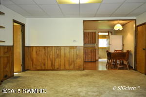 216 W Division St, Belding, MI 48809 photo 5