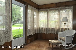 216 W Division St, Belding, MI 48809 photo 2