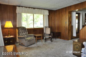 216 W Division St, Belding, MI 48809 photo 7