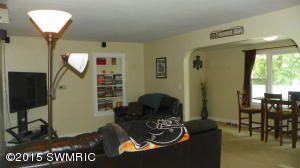 302 E Bennett St, Three Rivers, MI 49093 photo 2
