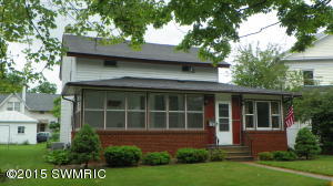 302 E Bennett St, Three Rivers, MI 49093 photo 1