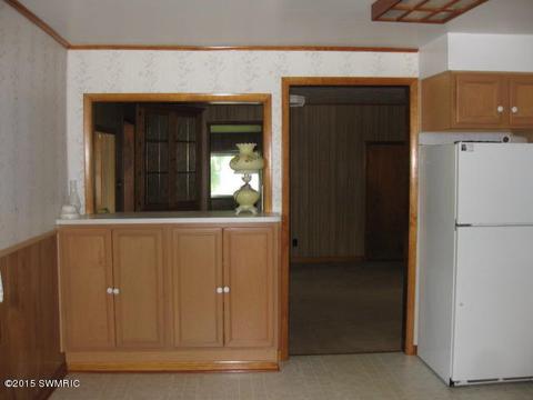 721 E Grn, Marshall, MI 49068 photo 5