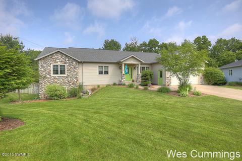 1300 5th St, Belding, MI 48809 photo 2