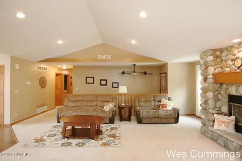 1300 5th St, Belding, MI 48809 photo 4