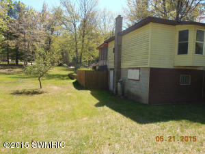 1239 Cherry Ln, Harrison, MI 48625 photo 9
