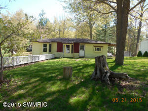 1239 Cherry Ln, Harrison, MI 48625 photo 1