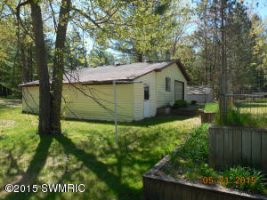 1239 Cherry Ln, Harrison, MI 48625 photo 11