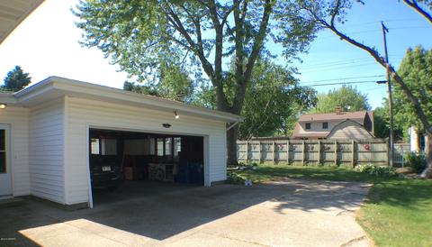 749 Fall St, Spring Lake, MI 49456 photo 2