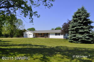6425 N Whites Bridge Rd, Belding, MI 48809 photo 2