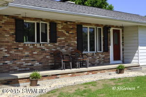 6425 N Whites Bridge Rd, Belding, MI 48809 photo 5