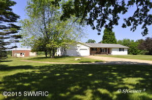 6425 N Whites Bridge Rd, Belding, MI 48809 photo 3