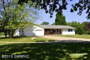 6425 N Whites Bridge Rd, Belding, MI 48809 photo 4
