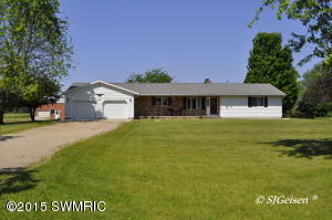 6425 N Whites Bridge Rd, Belding, MI 48809 photo 1