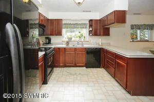 93 Fortune Rd, Springfield, MI 49037 photo 7