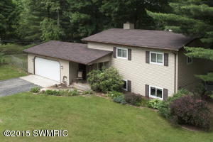93 Fortune Rd, Springfield, MI 49037 photo 1