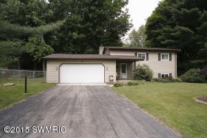 93 Fortune Rd, Springfield, MI 49037 photo 2
