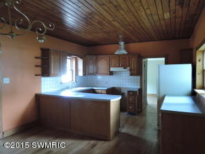 802 N Main St, Plainwell, MI 49080 photo 11