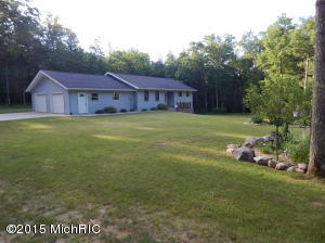 2247 E 40th St, White Cloud, MI 49349 photo 5